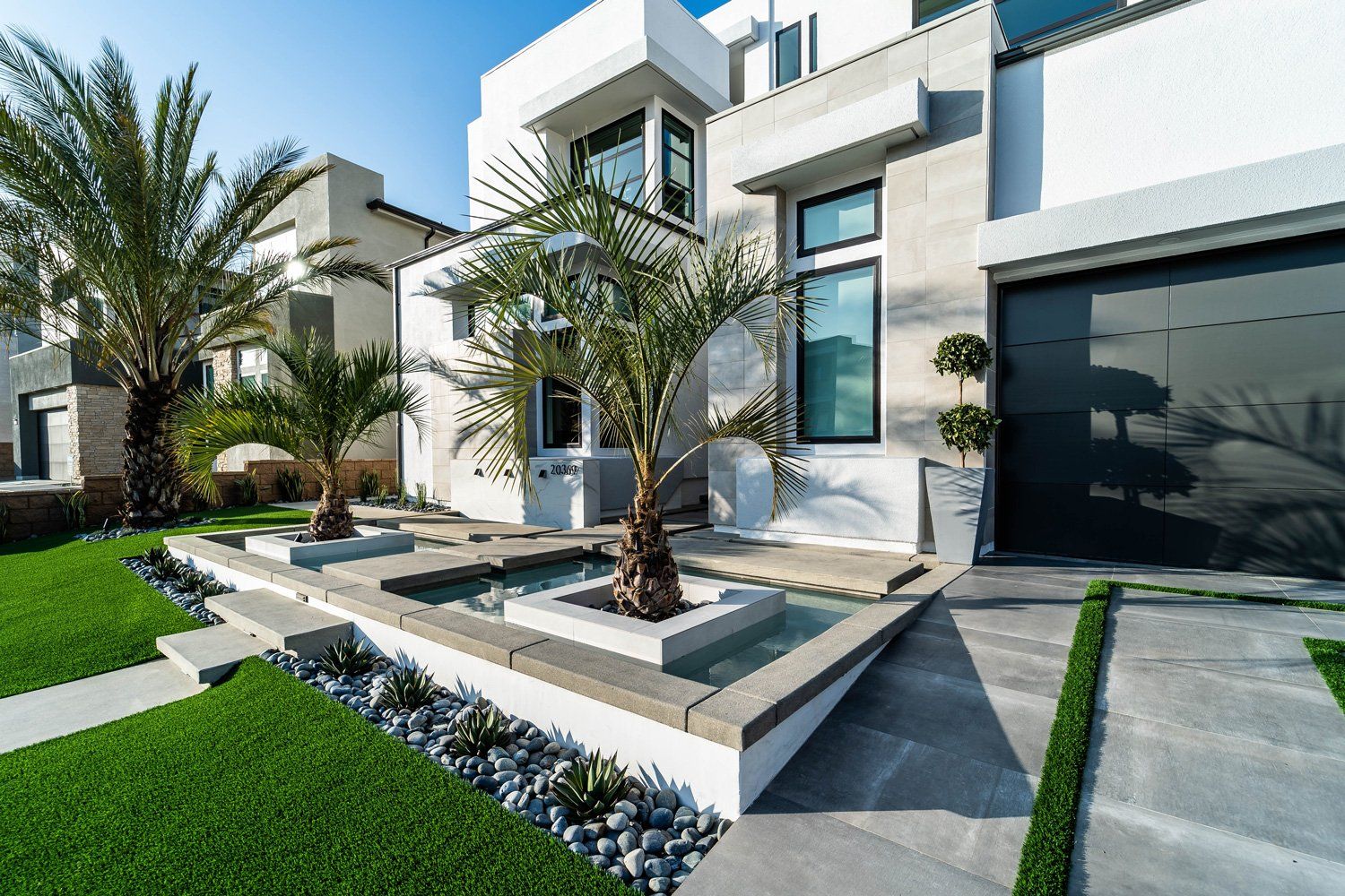 Luxury Swimming pool in Porter Ranch, CA.