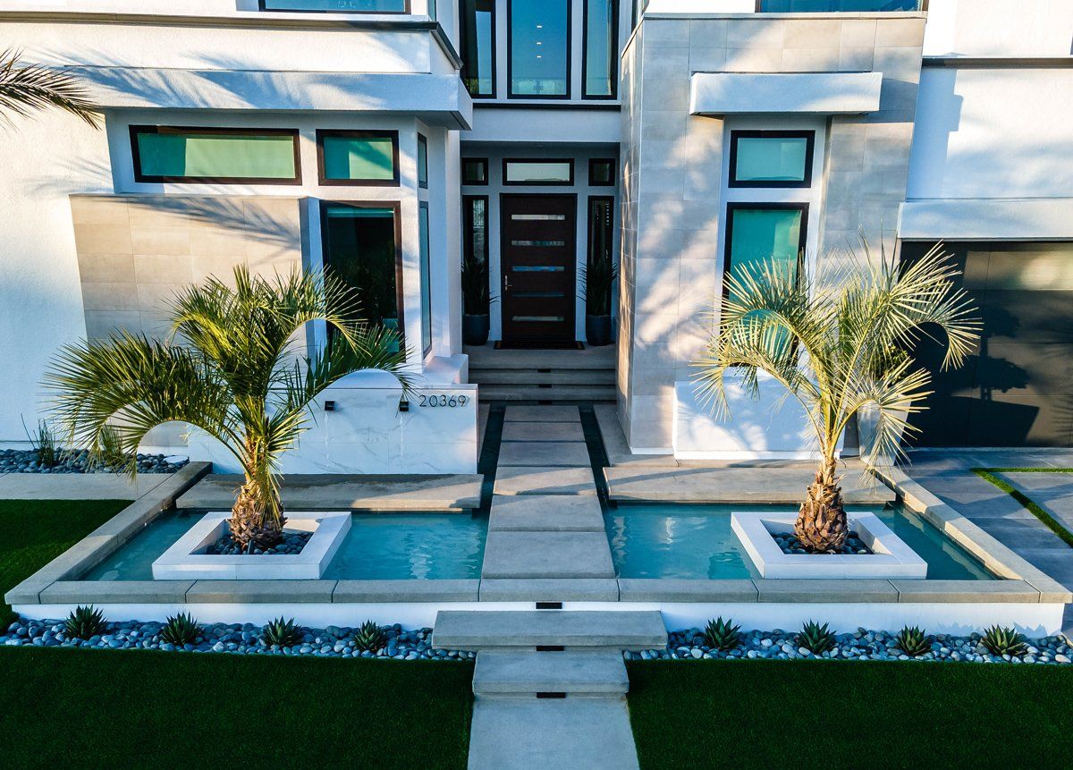 Luxury Swimming pool in Porter Ranch, CA.