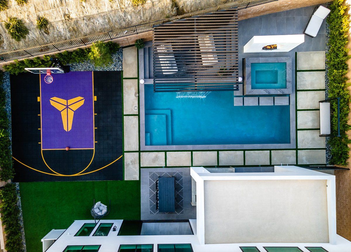 Luxury Swimming pool in Porter Ranch, CA.