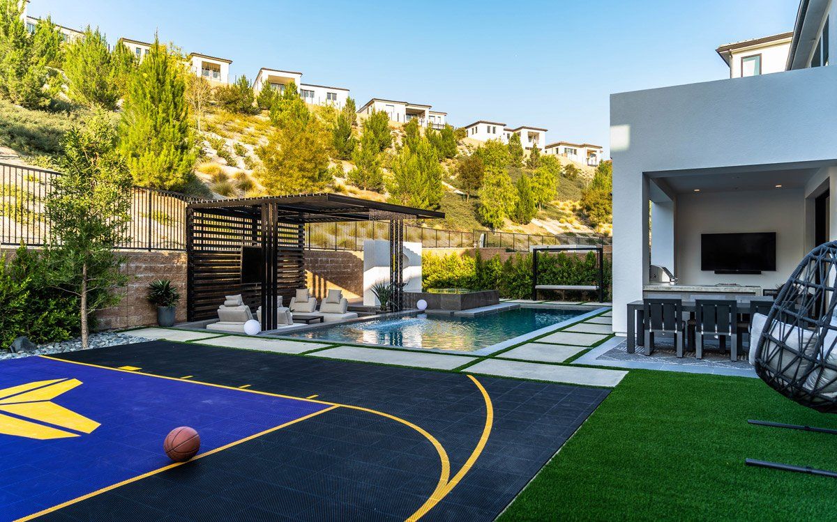 Luxury Swimming pool in Porter Ranch, CA.