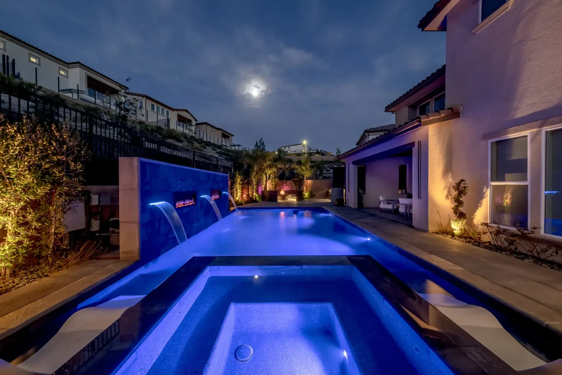 Luxury Swimming pool in Porter Ranch, CA.