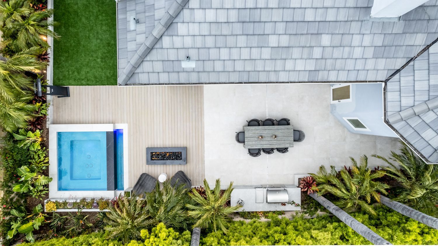 Luxury Swimming pool in Huntington Beach, CA