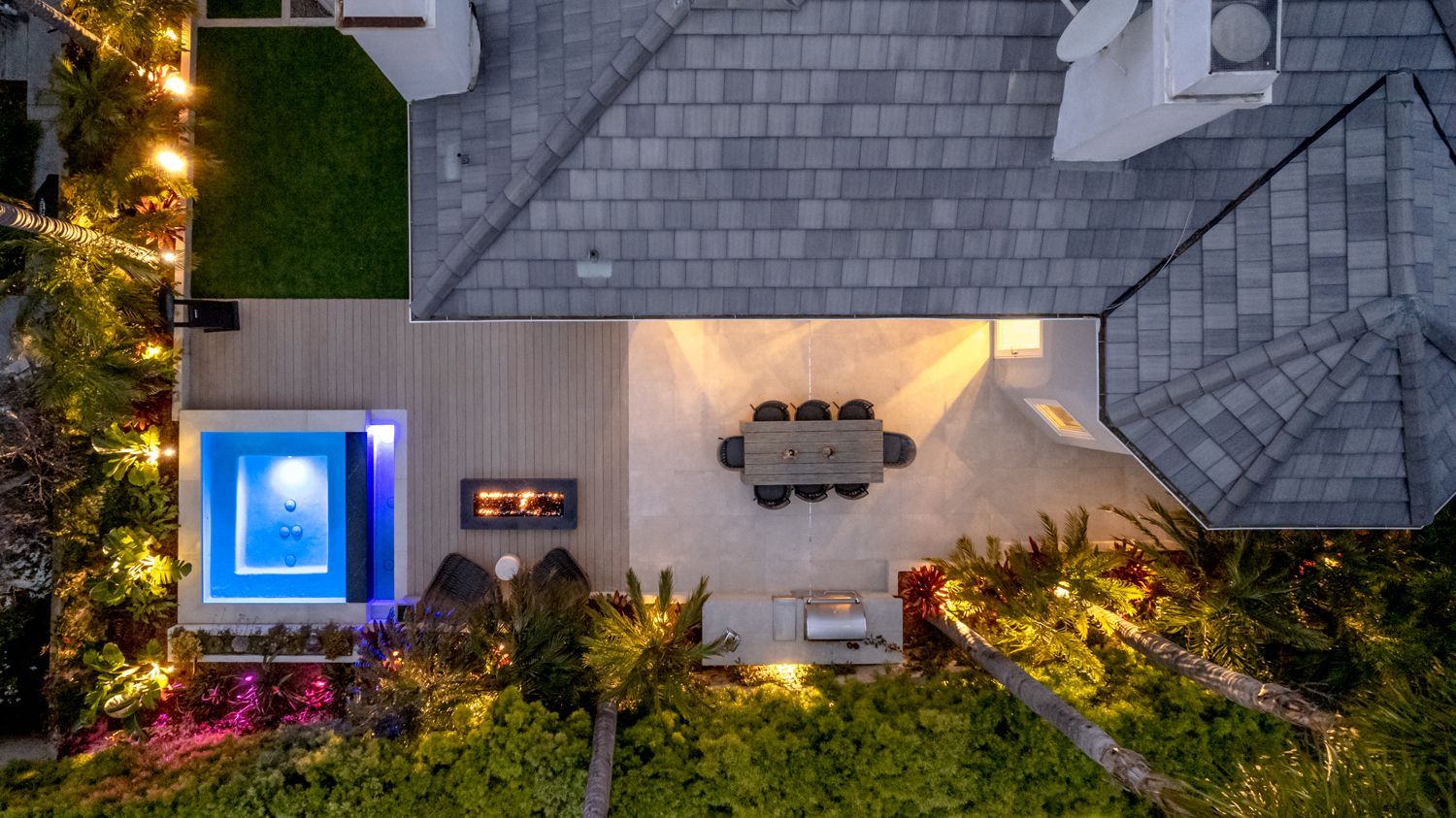 Luxury Swimming pool in Huntington Beach, CA