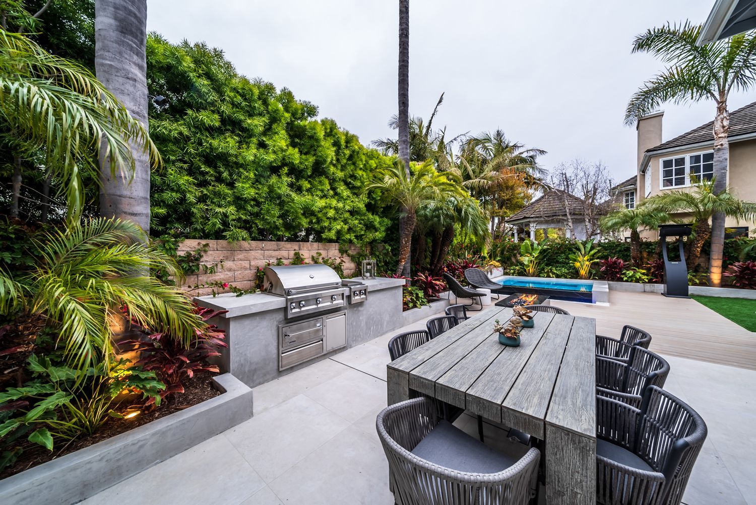 Luxury Swimming pool in Huntington Beach, CA
