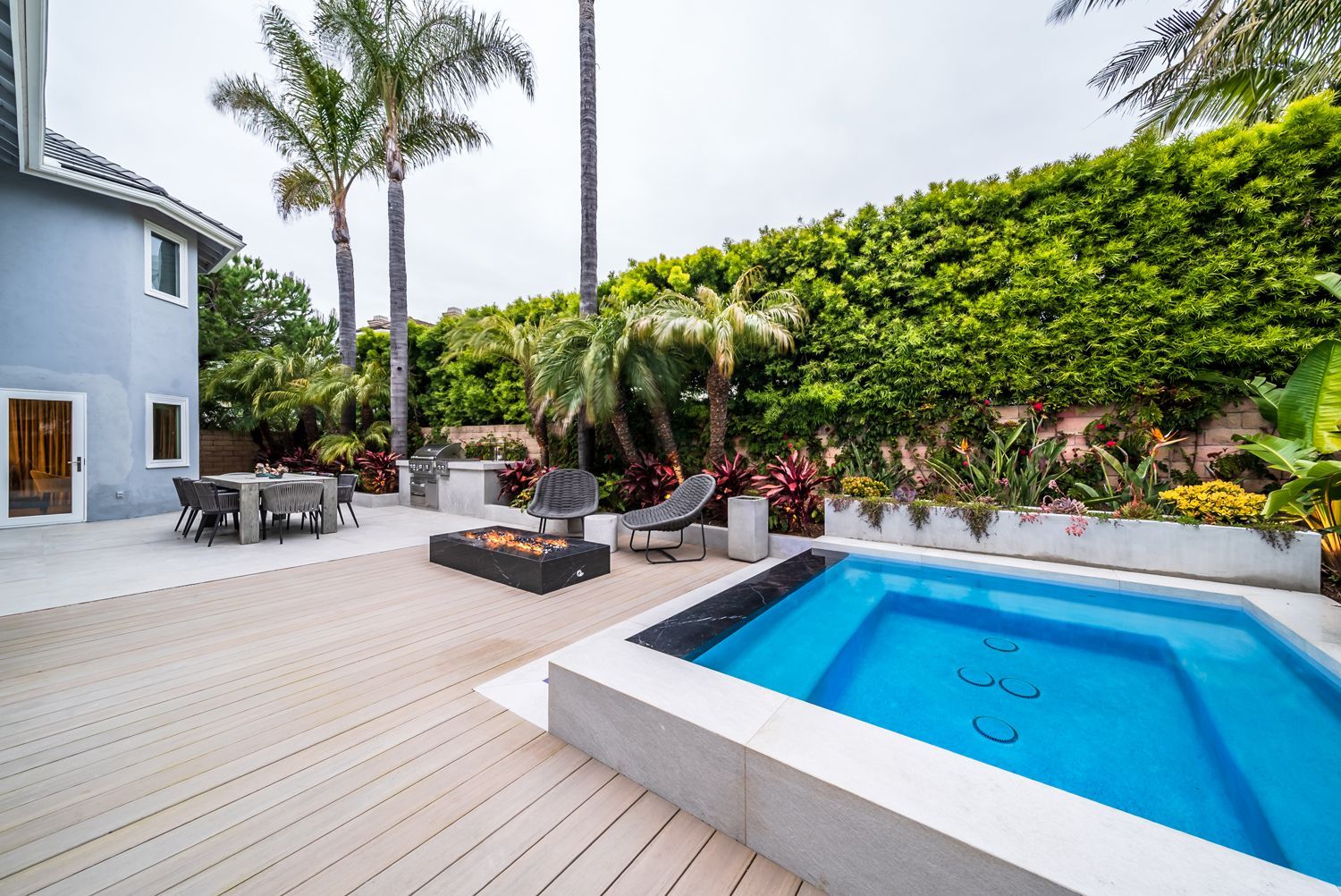 Luxury Swimming pool in Huntington Beach, CA