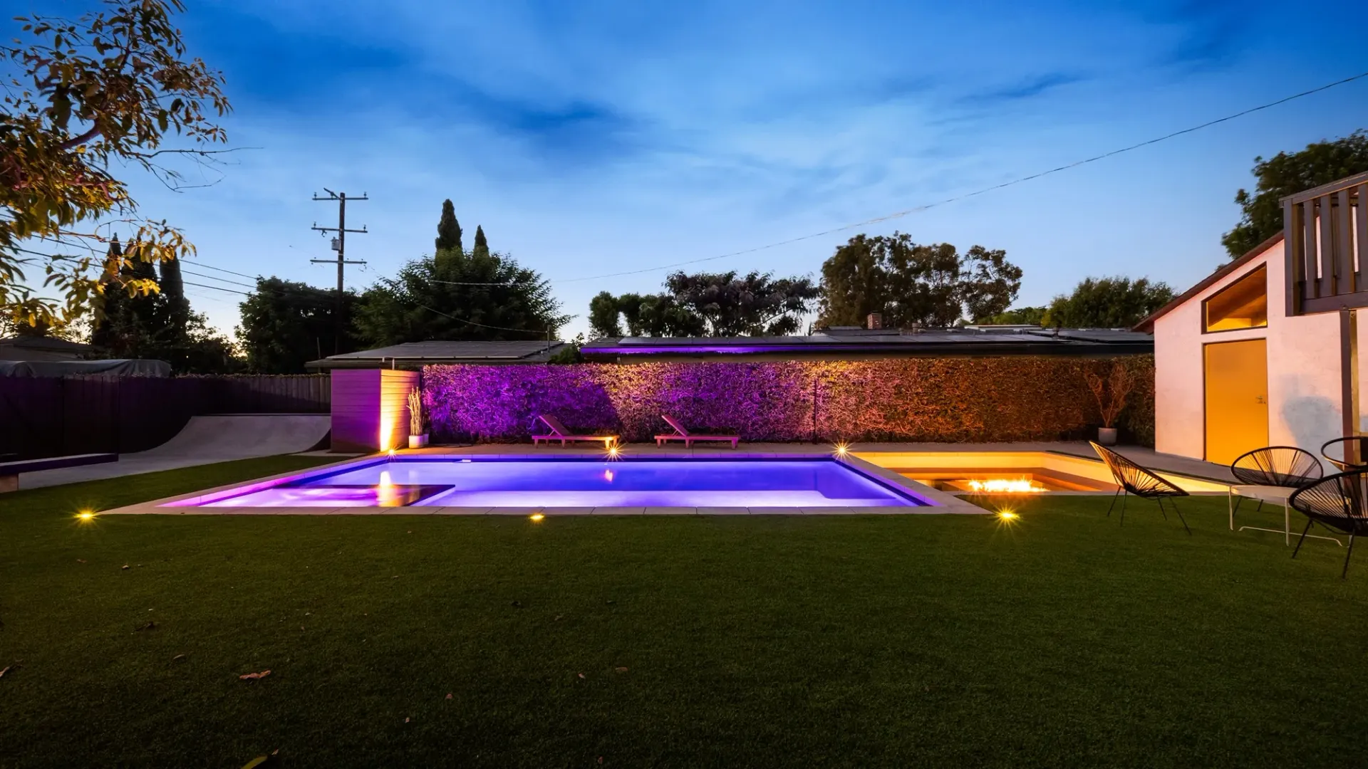 Luxury Swimming pool in Long Beach, CA