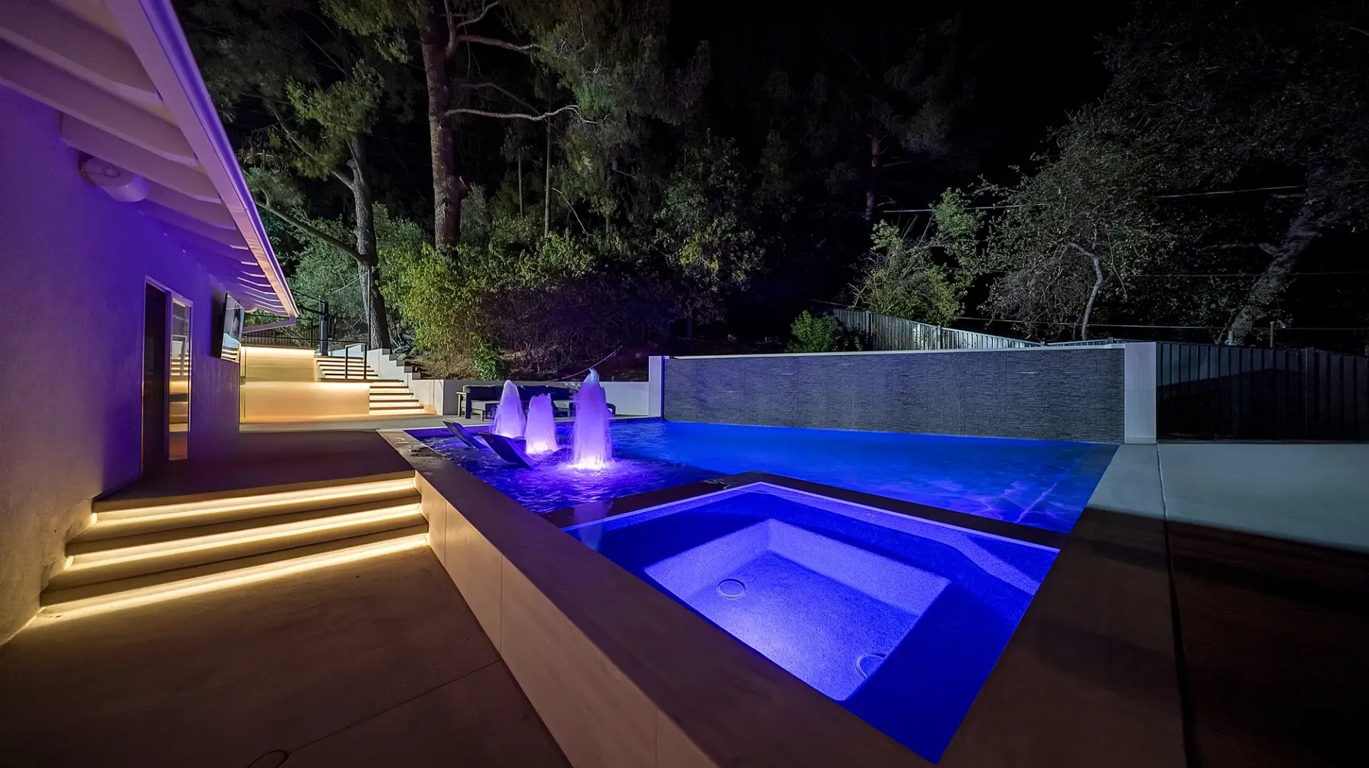 Custom pool and outdoor living space by Westmod. Location - La Canada Flintridge, CA
