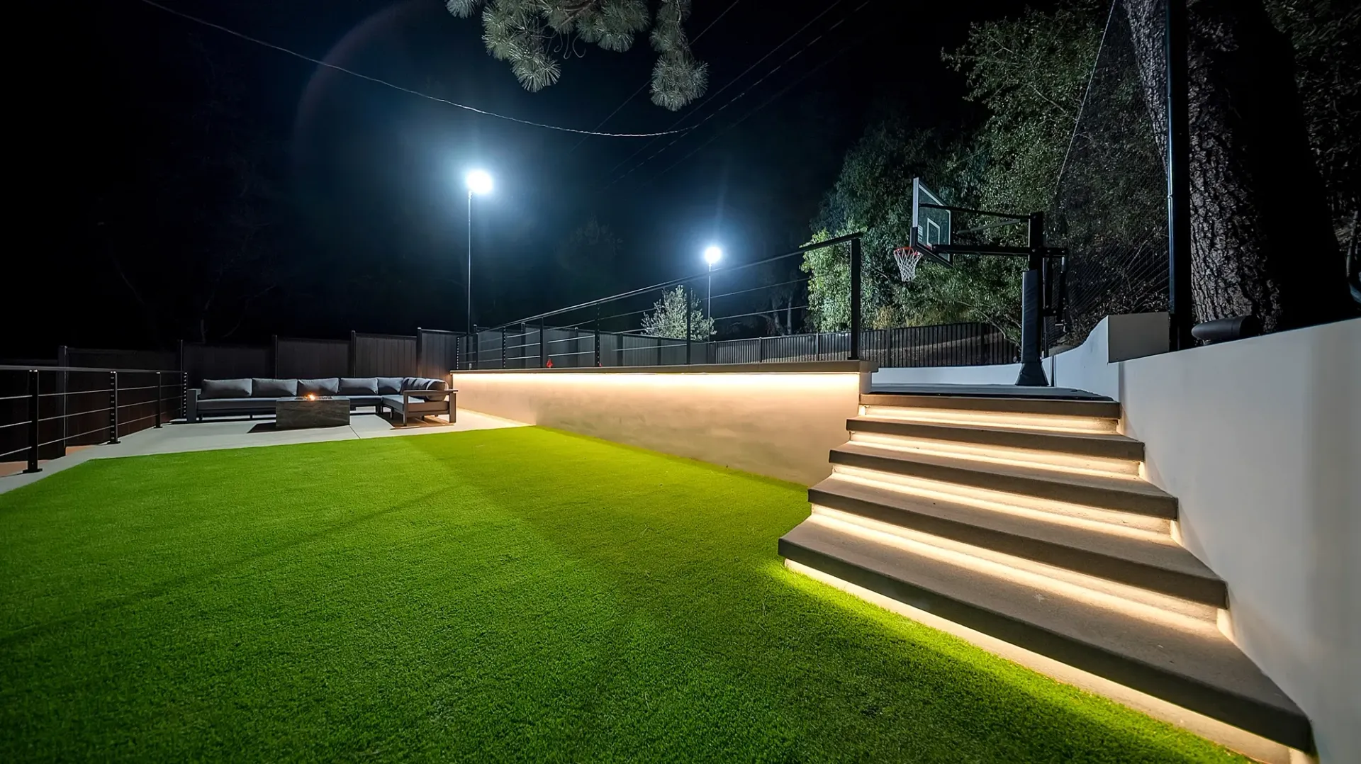 Custom pool and outdoor living space by Westmod. Location - La Canada Flintridge, CA