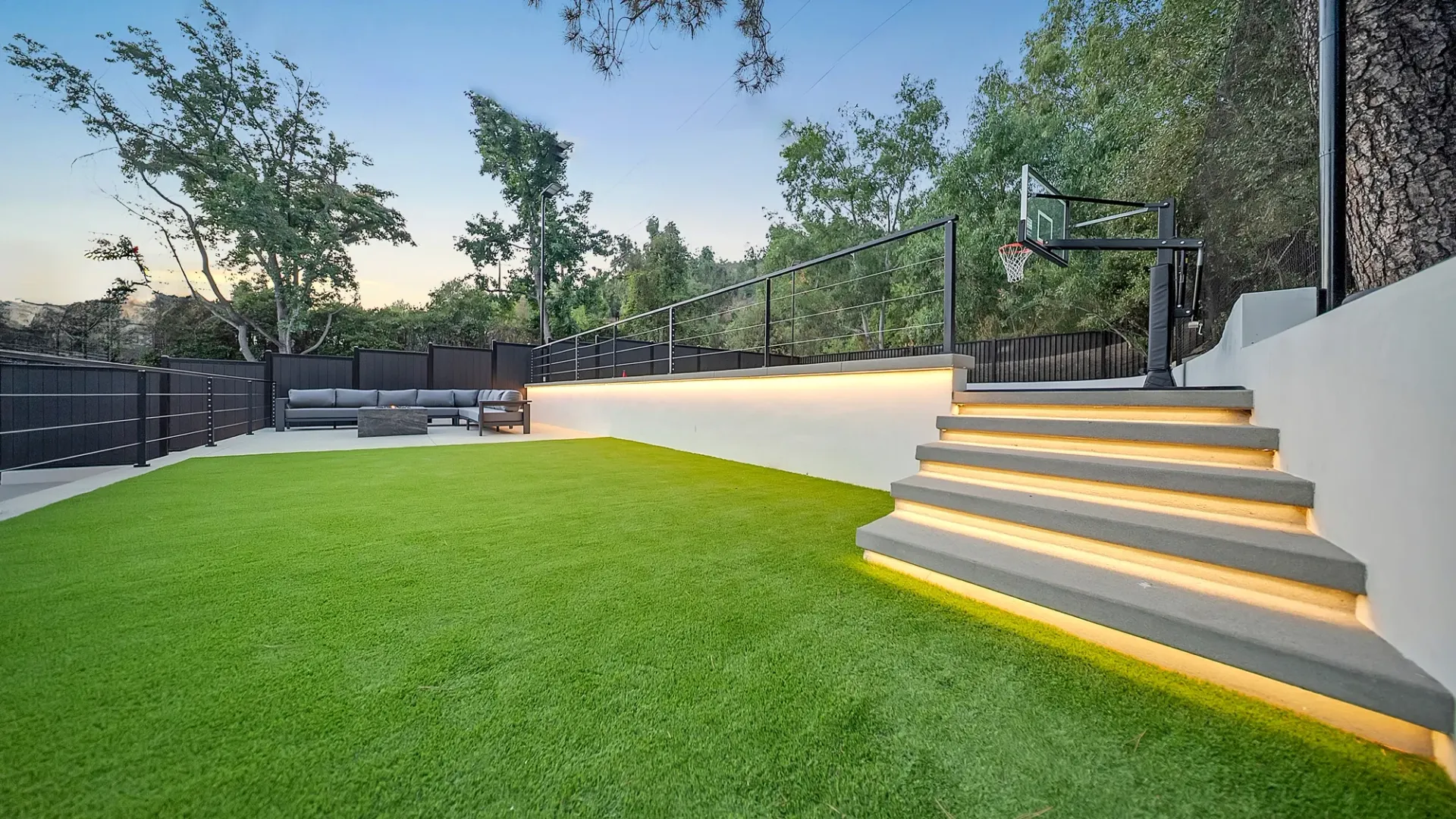 Custom pool and outdoor living space by Westmod. Location - La Canada Flintridge, CA
