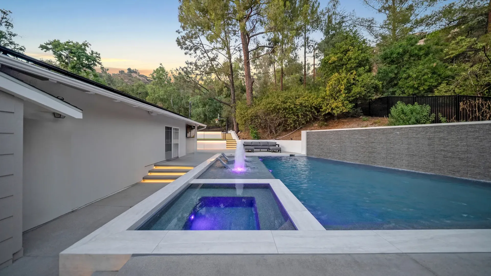 Custom pool and outdoor living space by Westmod. Location - La Canada Flintridge, CA