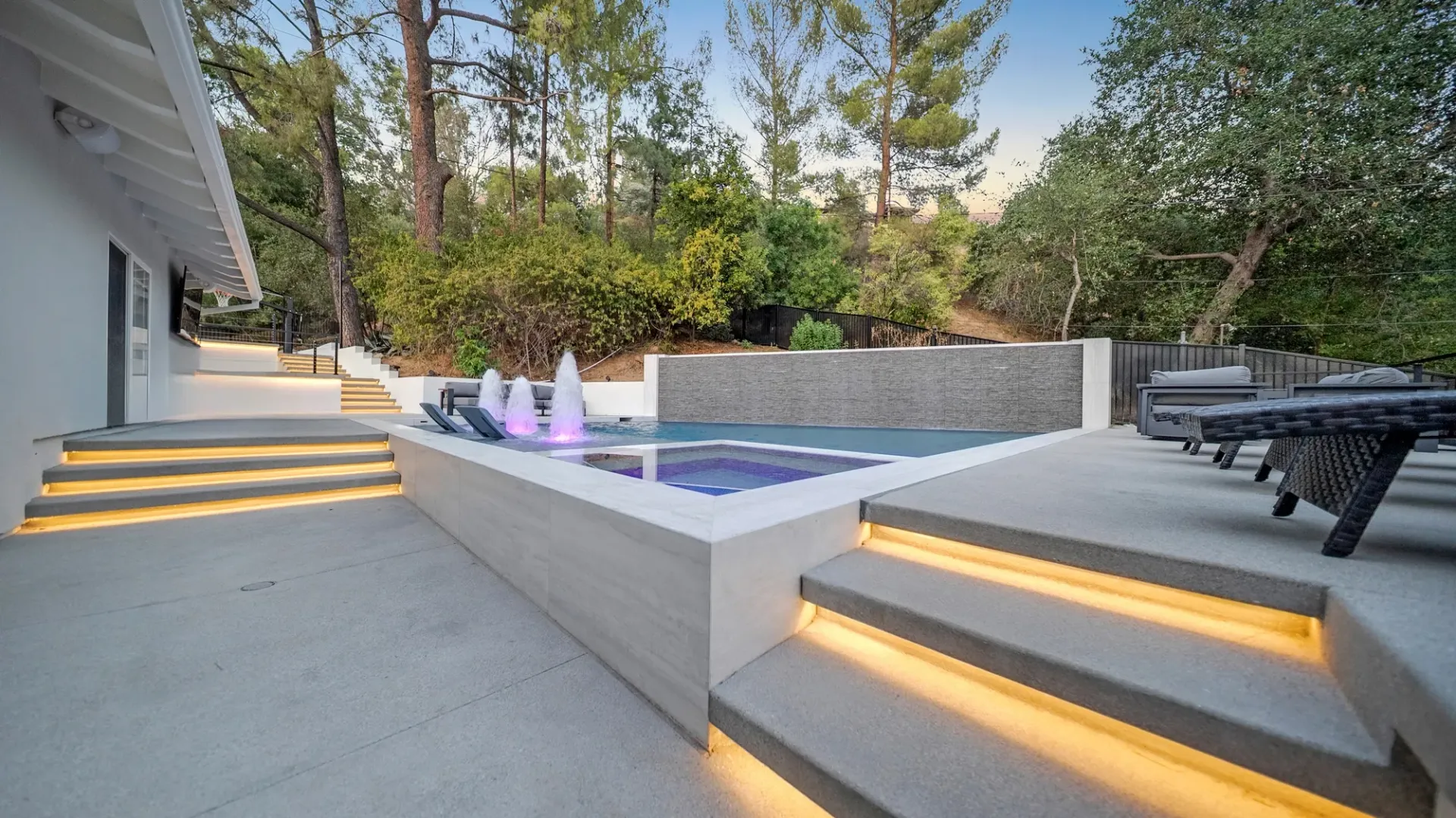 Custom pool and outdoor living space by Westmod. Location - La Canada Flintridge, CA