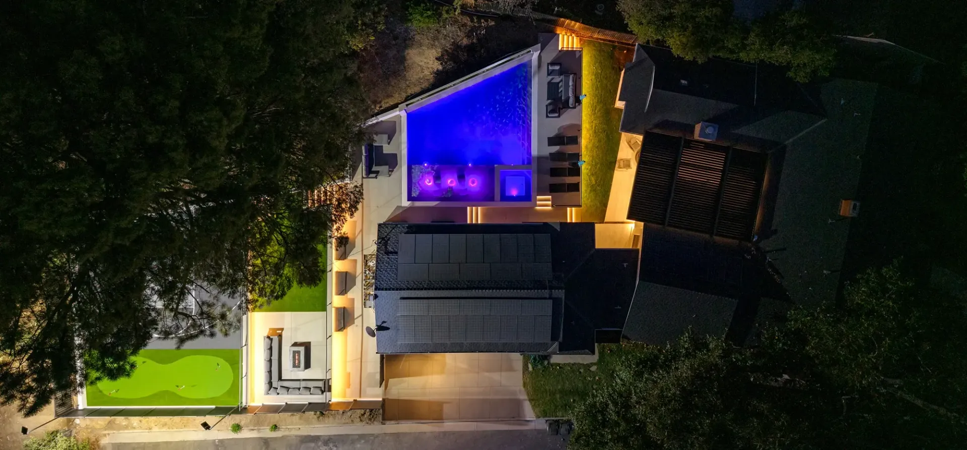 Custom pool and outdoor living space by Westmod. Location - La Canada Flintridge, CA