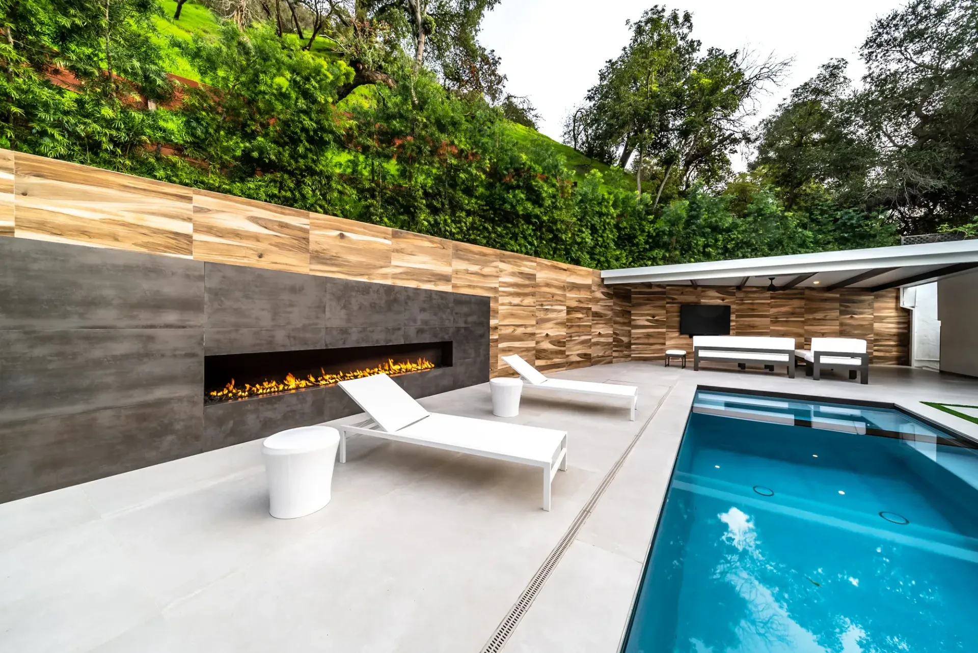 Luxury Swimming pool in Beverly Hills, CA.