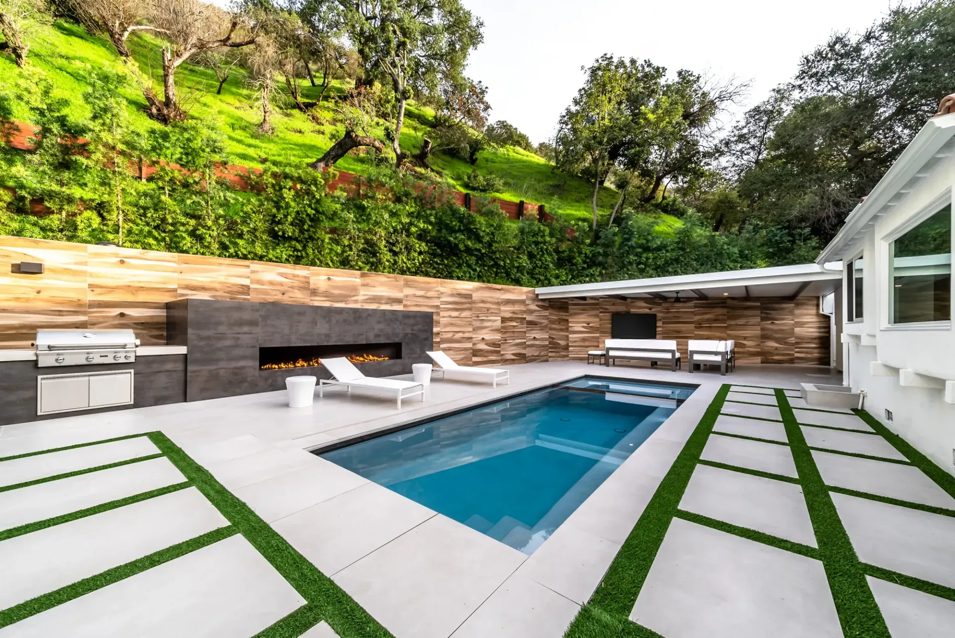 Luxury Swimming pool in Beverly Hills, CA.