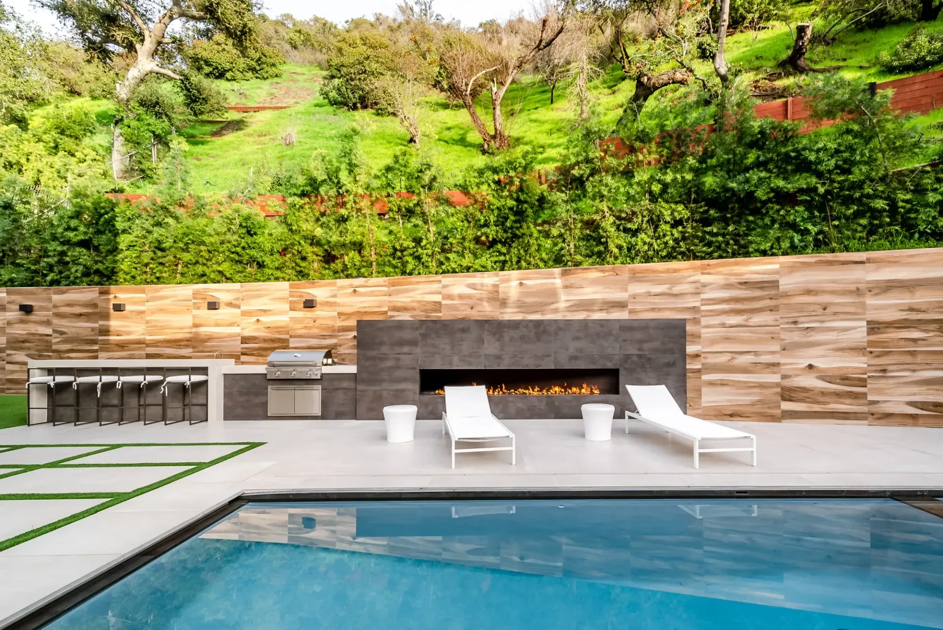 Luxury Swimming pool in Beverly Hills, CA.