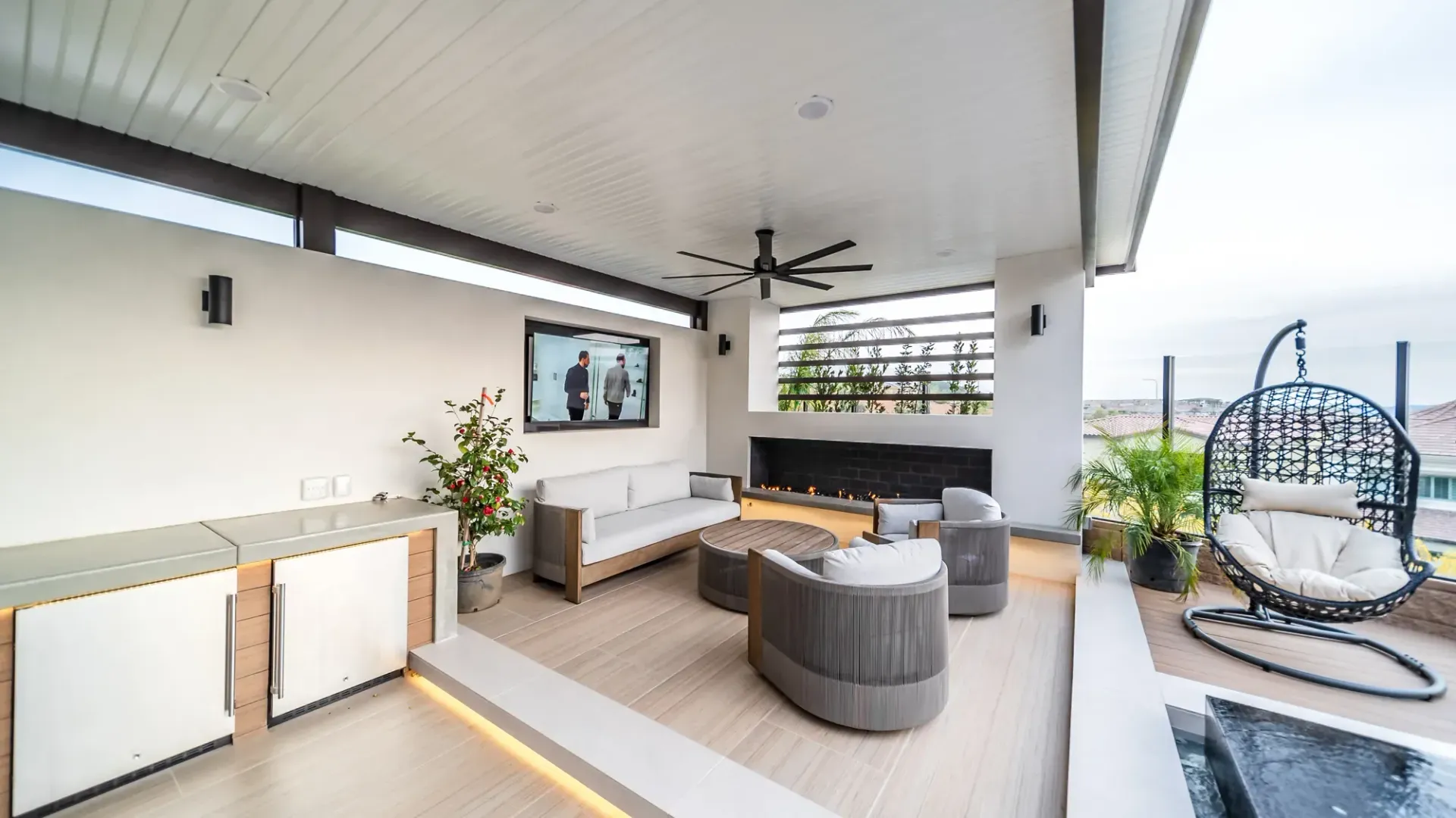 Luxury Swimming pool in Porter Ranch, CA.