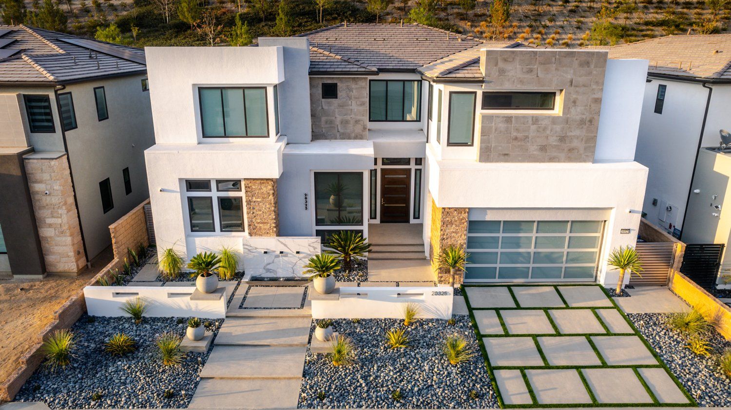 Luxury Swimming pool in Porter Ranch, CA.