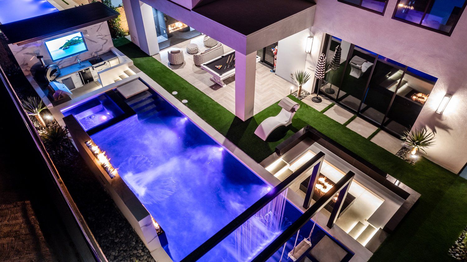 Luxury Swimming pool in Porter Ranch, CA.