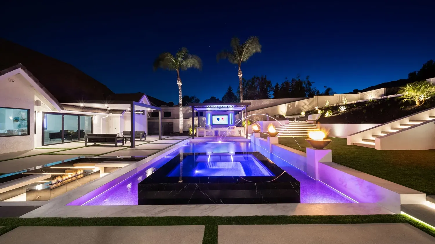 Luxury Swimming pool in Rancho Cucamonga, CA.