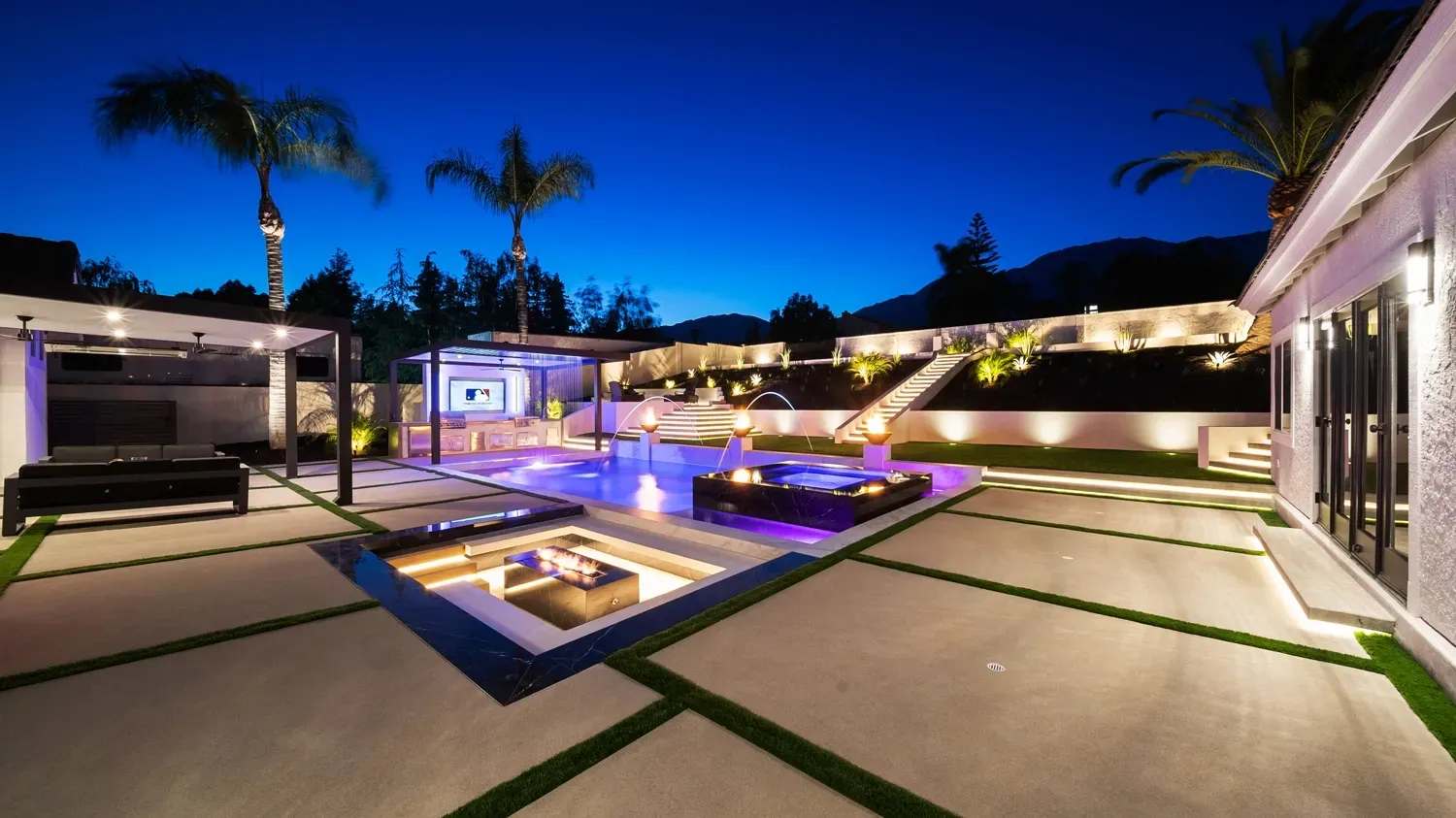 Luxury Swimming pool in Rancho Cucamonga, CA.