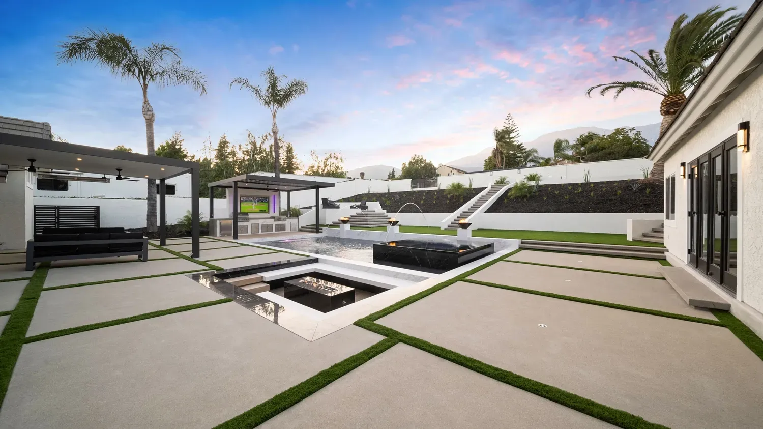 Luxury Swimming pool in Rancho Cucamonga, CA.