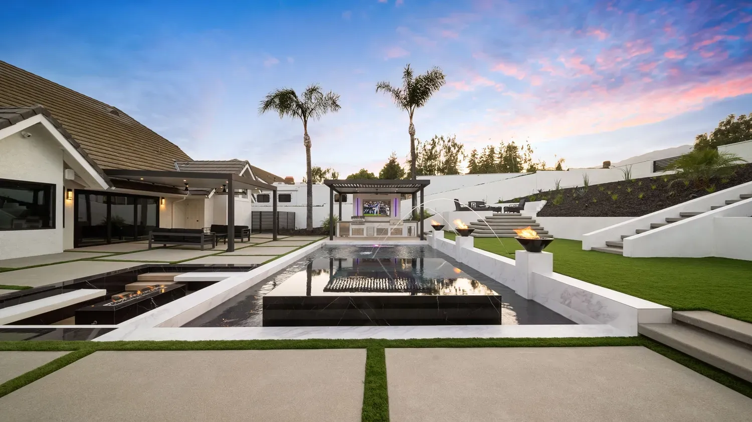 Luxury Swimming pool in Rancho Cucamonga, CA.