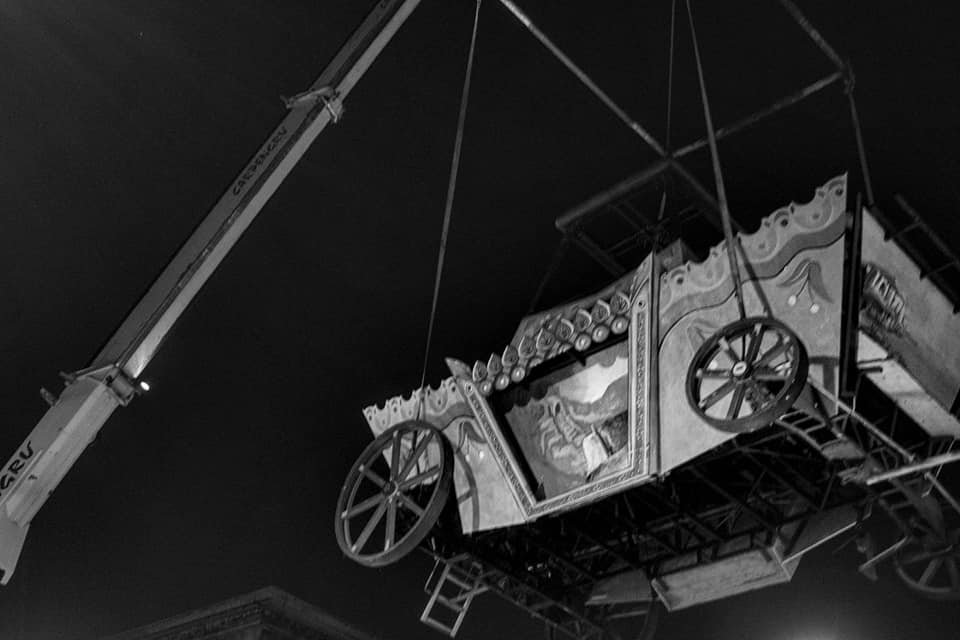 Sollevamento carro processione 2