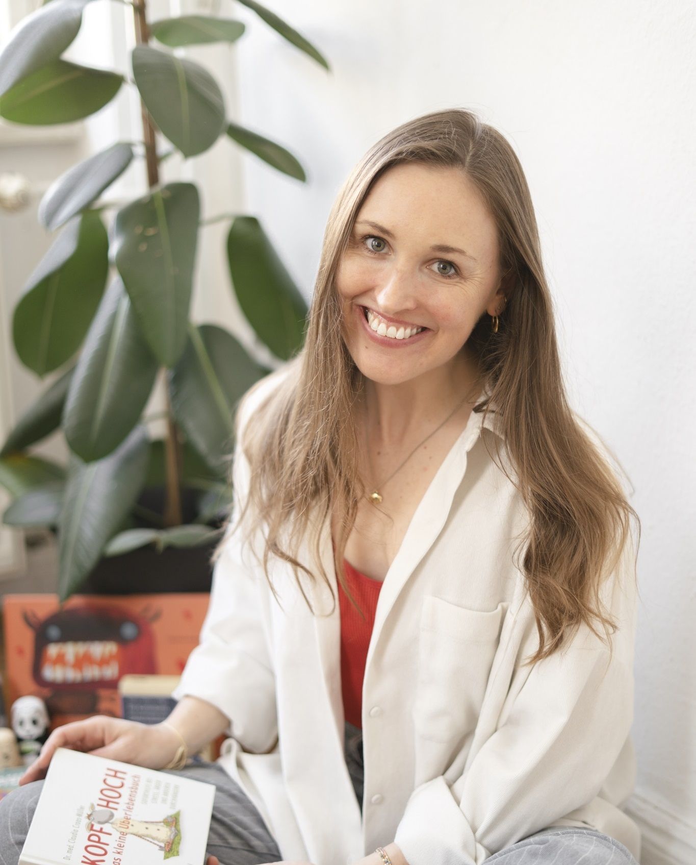 KJP Sarah Lena Teichert erklärt den Ablauf einer Behandlung und Therapie