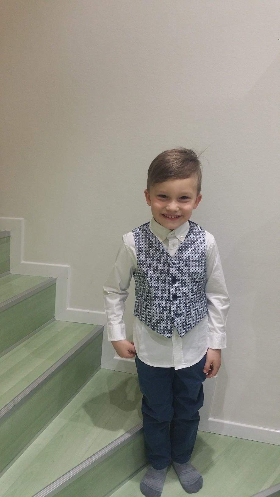 bambino con gilè classico