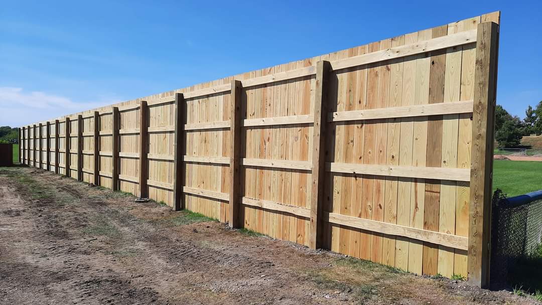 Finish Fence | Aberdeen, SD | Ludemann Fencing