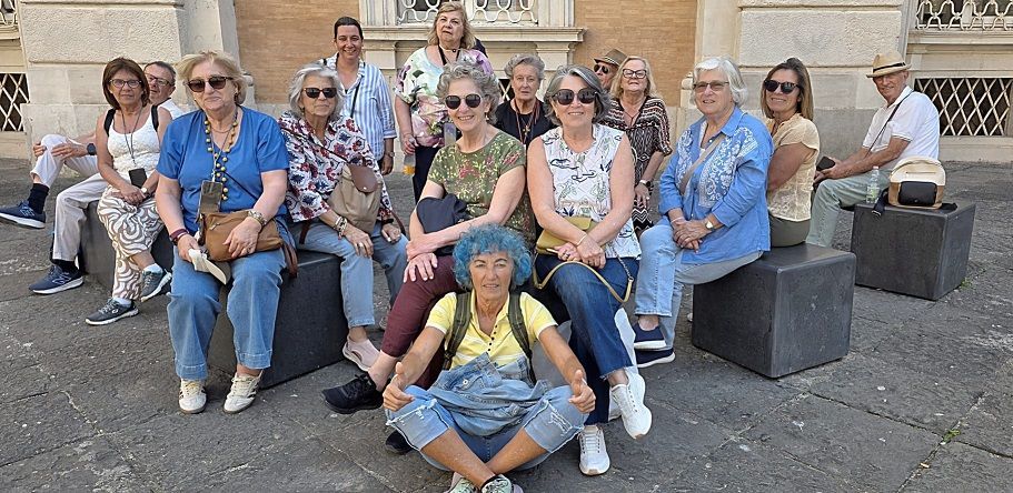 Grupo sénior em atividade desportiva