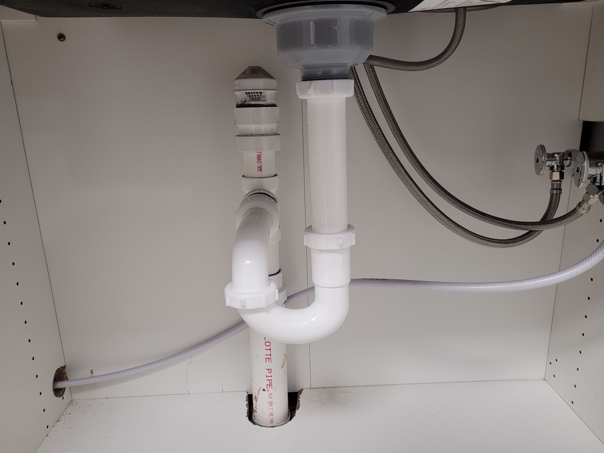 A sink with a p trap underneath it