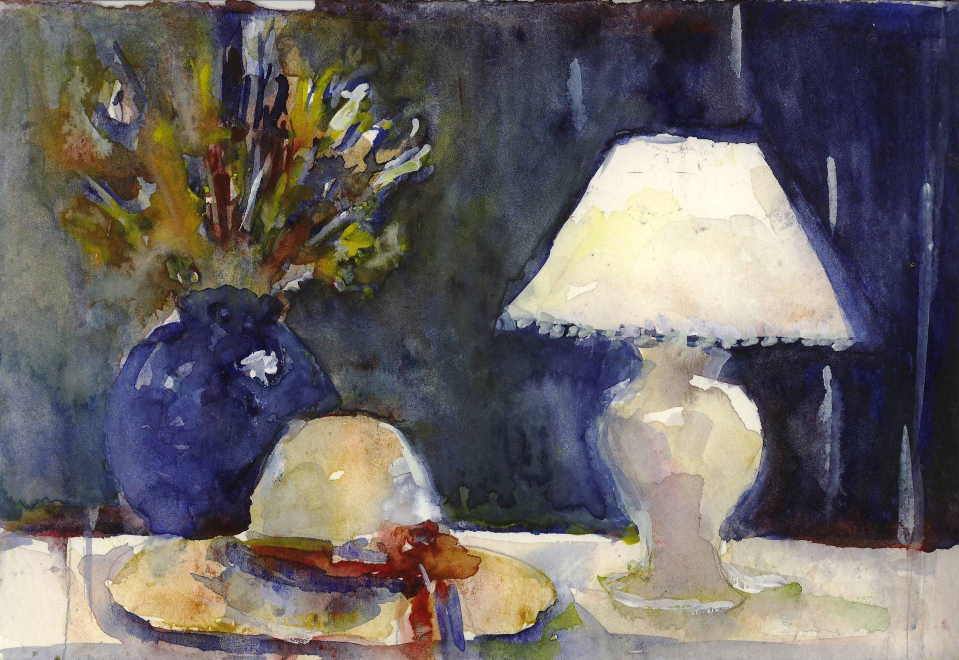 Une peinture d'une lampe et d'un vase de fleurs