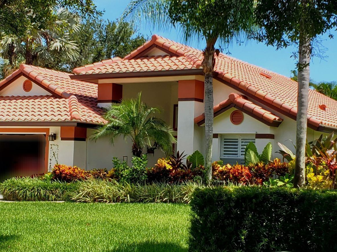 A roof with a gutter on the side of it