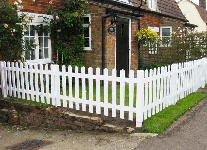 Stevenage Fencing | Picket Fence