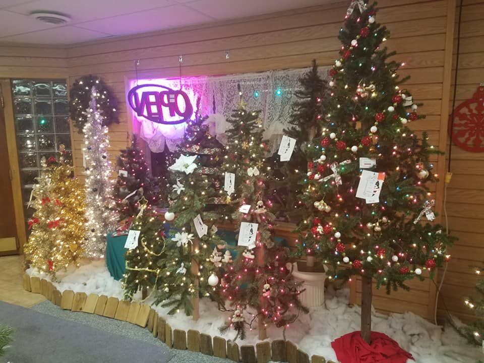 Homestead Pools and Spas Christmas Tree display in Salem Ohio