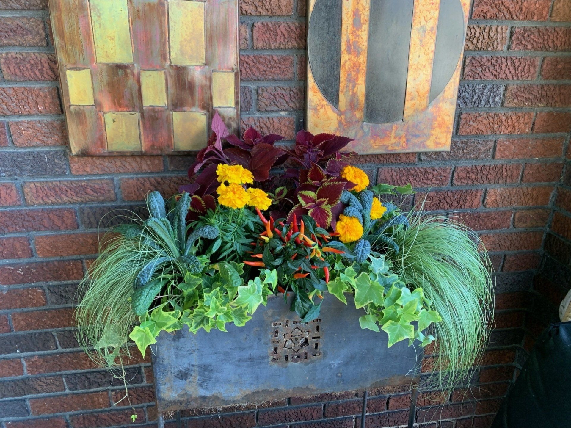 small-fall-window-box-arrangement