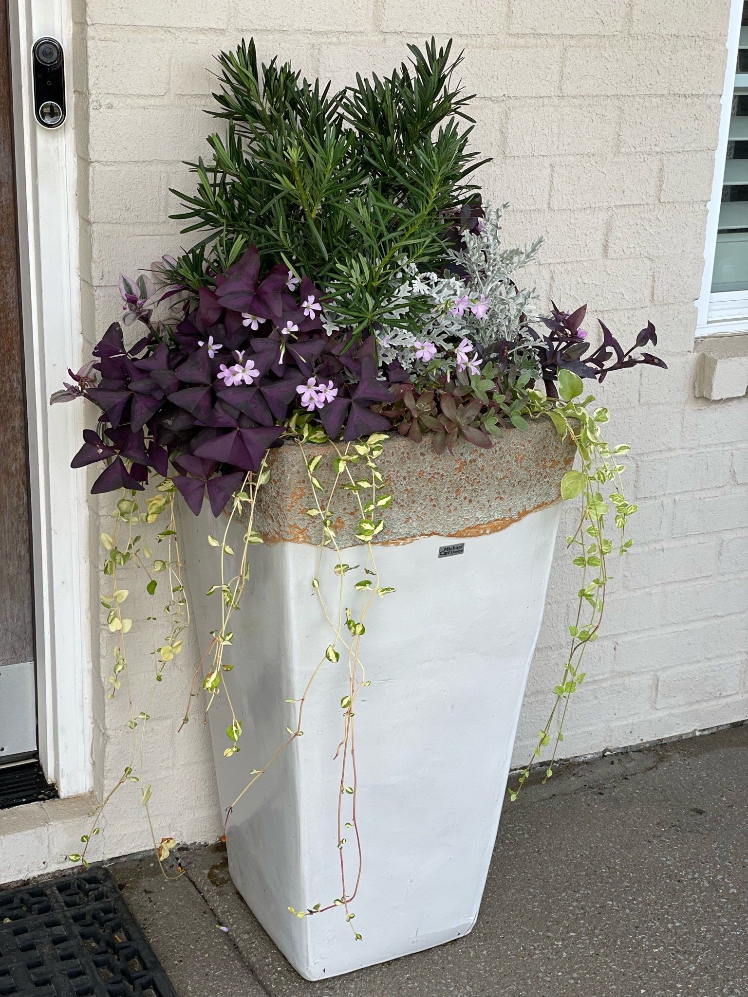 summer-flower-arrangement-with-evergreen