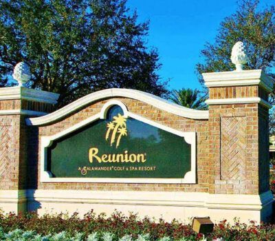 A green and white sign that says reunion on it