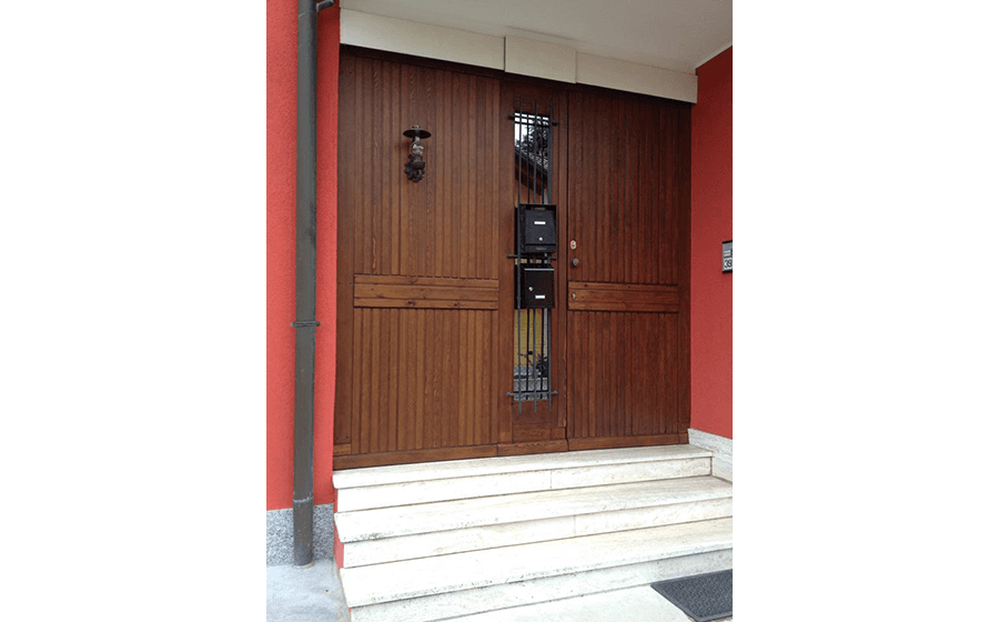 portone in legno