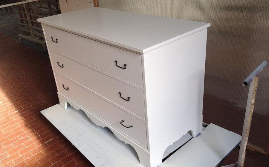 cassettiera in legno laccato