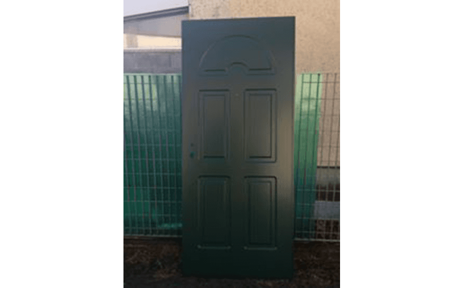 porta in legno scuro