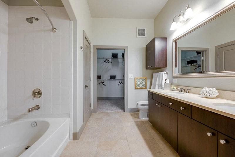 Cityplace Heights Bathroom Apartments near DFW