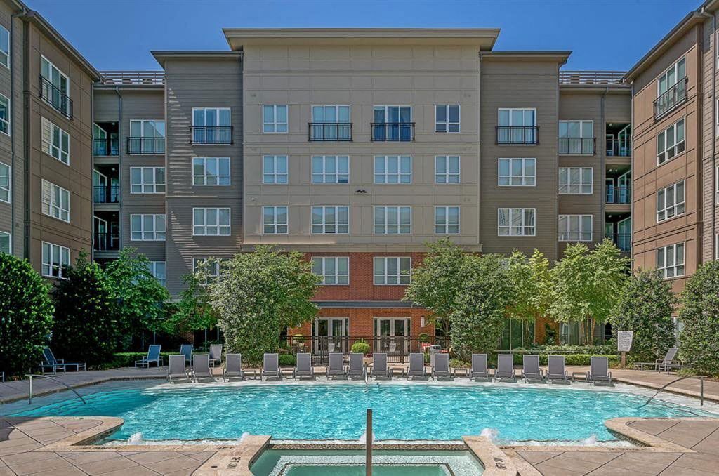 Cityplace Heights outdoor and pool area Dallas Fort Worth Apartments with outdoor Pool