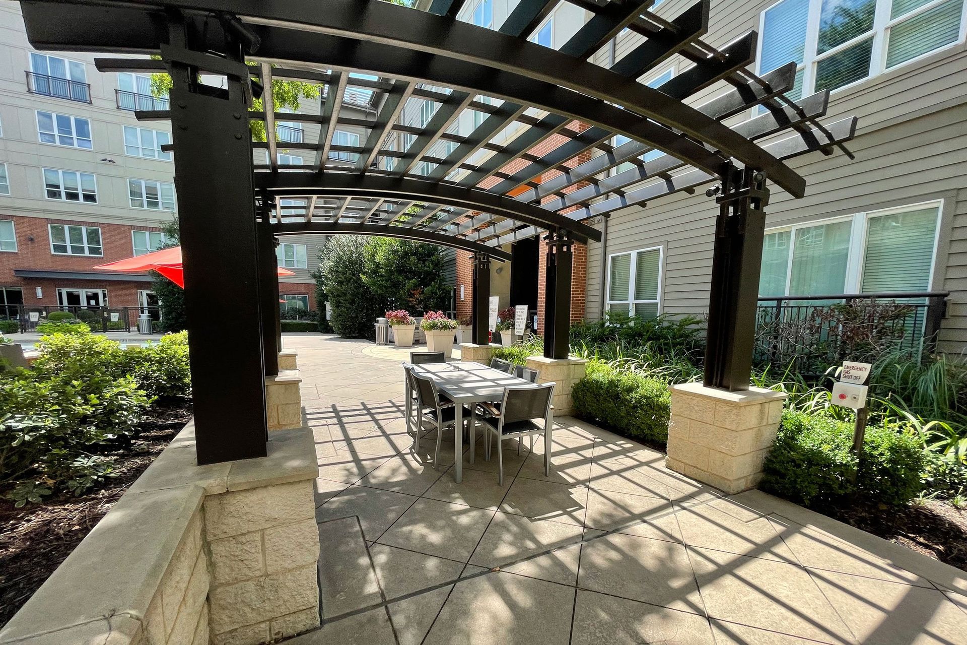 Cityplace Heights Outdoor Seating  Dallas Apartment rentals