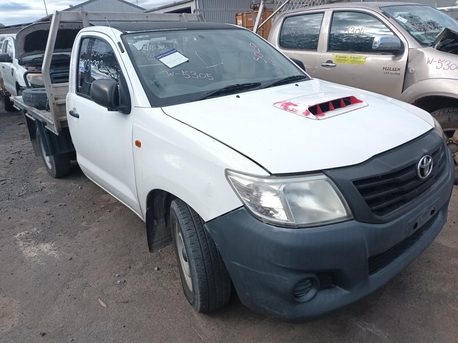 W-5305 TOYOTA HILUX KUN16 1KD-FTV MANUAL 2WD SINGLE CAB 2013