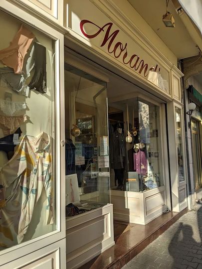 Vetrina con il nome