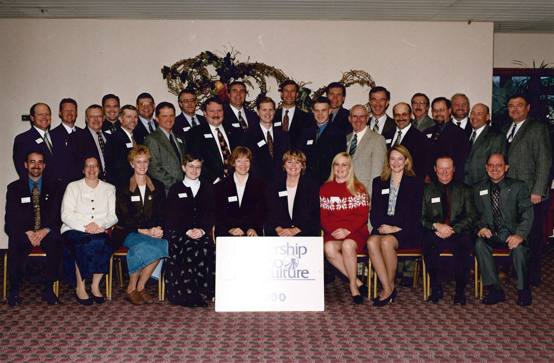 A large group of people in business attire poses for a photo at a “Leadership for the Future” event in 1990.