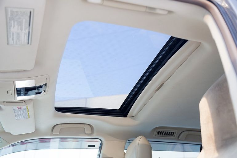 an auto top glass