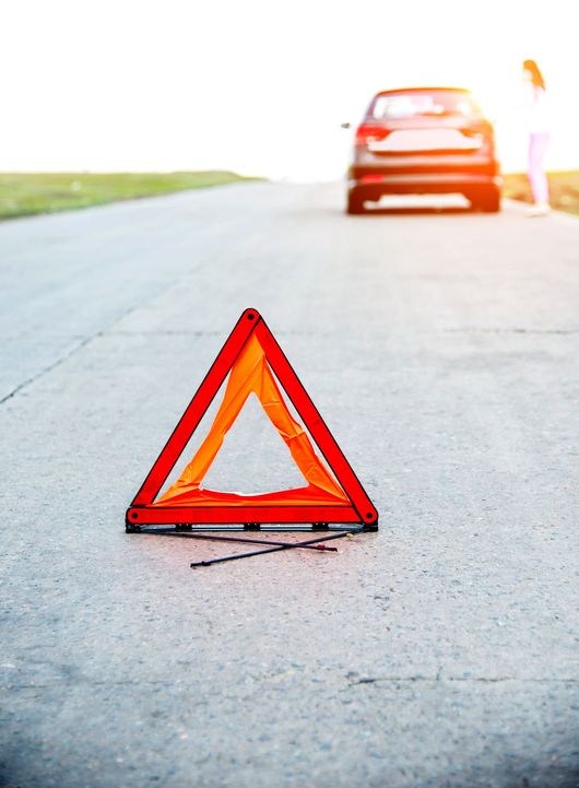 dipendente di agenzia di noleggio auto